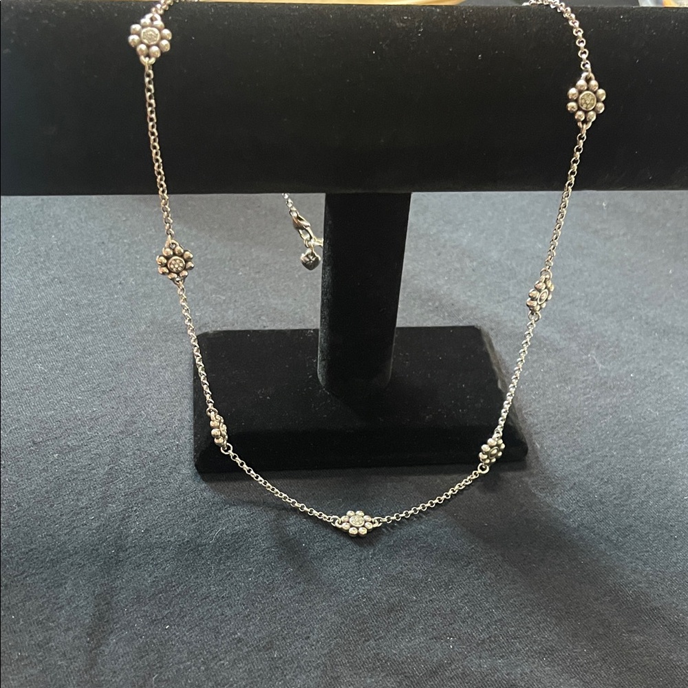 Elegant Silver Floral Necklace